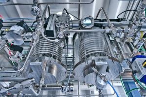Wasserstoff- und Sauerstofftank im Elektrolyseur